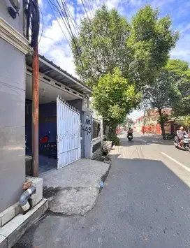 TERMURAH RUMAH PLUS KONTRAKAN 5PINTU DI CONDET BATU AMPAR JAKTIM