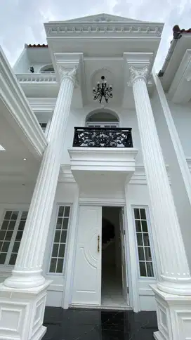 TERMEWAH! RUMAH EROPA CLASSIC STRATEGIS DI KRANGGAN CIBUBUR