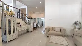 Rumah Grand Wisata, Split level 3 lantai,full furnished, Tambu. Bekasi