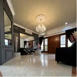 Dijual Rumah Design Classic Dalam Komplek Di Cipete