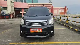 TOYOTA NAV-1 V 2.0 AT 2013 HITAM