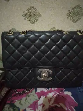 Tas wanita warna hitam bekas merk chanel