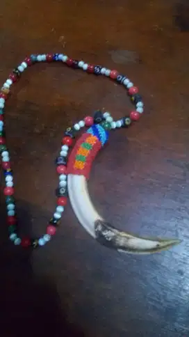 Kalung taring antik kutai