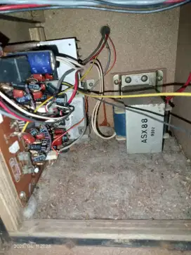 Mesin speaker aktif Akari ASX 88 bomeer