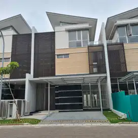 DIJUAL RUMAH GOLF ISLAND PIK UK 10X25 3 LANTAI BESAR LUAS DAN NYAMAN