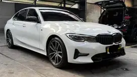 BMW 320i A/T KM 26000, Kondisi Istimewa - Bandung. Jual Cepat/BU