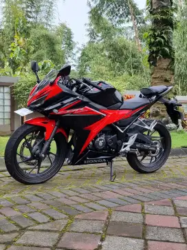 Honda CBR 150R Thn 2018 Odo 130 Perak Mirip Baru Koko Motor