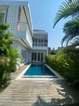 DISEWAKAN VILLA 3 KAMAR PRIVATE POOL DI CANGGU PK