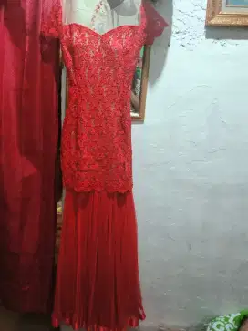 Dress brukat merah