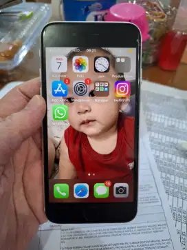 I PHONE SE 2020