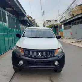 Mitsubishi triton single cabin 4X4 tahun 2018