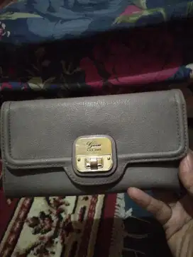 Dompet wanita kulit merk guess bekas