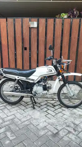 Honda WIN 100 Putih
