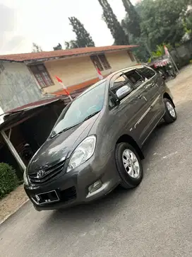 Toyota Kijang Innova 2010 Bensin