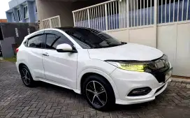 Mobil tipe tertinngi mewah sonroof siap pakai warna favorid putih