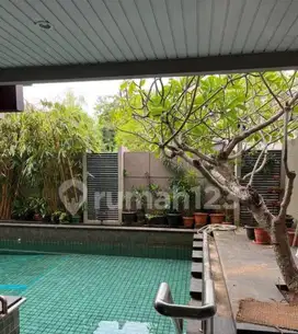 Dijual Rumah di Walet Indah, Posisi Hoek Ada Swimming Pool Pik