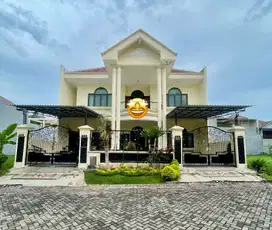 Pakuwon city villa royal jual rumah mewah semi classic row jalan lebar
