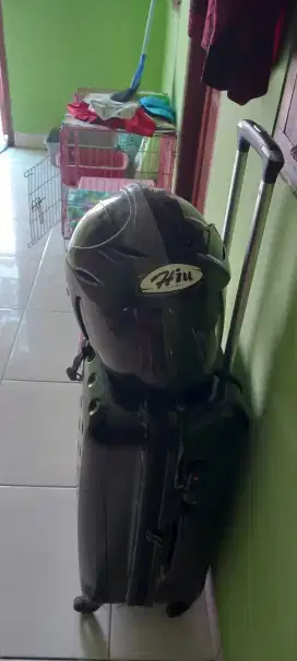 Helm hitam bagus