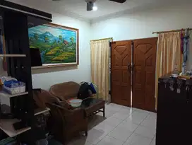 DIJUAL RUMAH MURAH 2 LANTAI DEPAN TAMAN DI CLUSTER TENGAH KOTA WISATA!