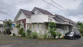 Rumah Pojok di Cluster Sulfat Pandanwangi