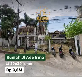 Rumah tua dengan tanah kosong disamping jl ade irma