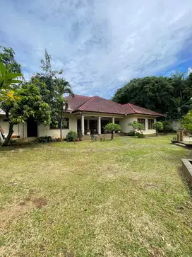 Dijual Rumah dengan Halaman Luas di Ragunan Jakarta Selatan