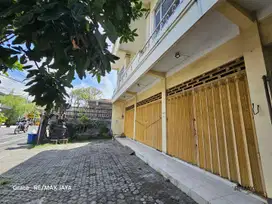 Ruko 2 Lantai Lokasi Bagus Disewakan, di Kerobokan