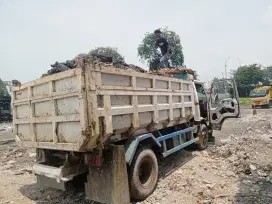 Urugan puing dan buang sampah