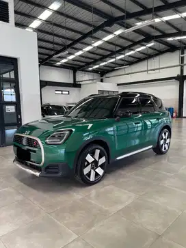 Mini Countryman Cooper S 2.0L Like New Low KM