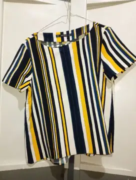 JUAL BUNDLING BLOUSE, BATIK DRESS, OUTER DAN JEANS PENDEK.