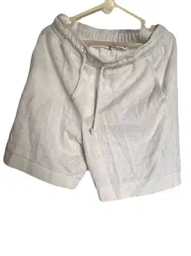 Zara textured white broken celana pendek short pants