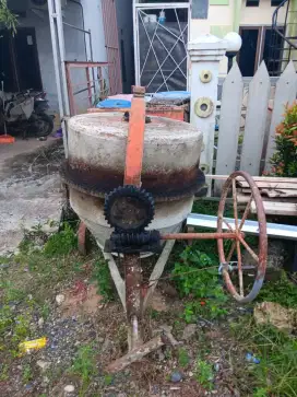 1 Unit mesin Molen + 1 Angkong + 1 drum plastik 200 liter