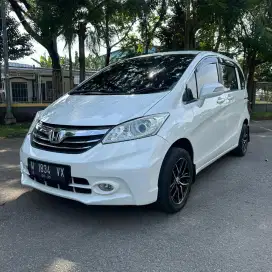 HONDA FREED E PSD AT AC DOUBLE 2013