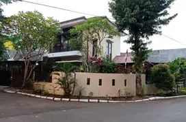 RUMAH BAGUS SIAP HUNI POSISI HOEK DI KENCANA LOKA BSD