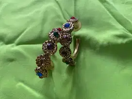ANTING BULAT VINTAGE – LOGAM & BATU – PRELOVED
