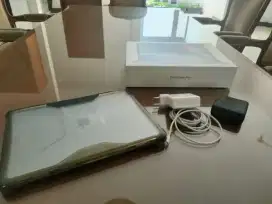 Macbook m1 pro 8/512 2020 + Aksesoris casing laptop dan charger