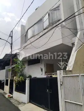 Dijual Rumah SHM 2 Lantai 3 Kamar Tanjung Duren Jakarta Barat