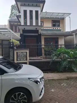 AB | Rumah Cantik 200m Dengan Balkon Bumi Serpong Damai