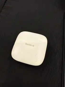 Baseus Case Headset putih bagus