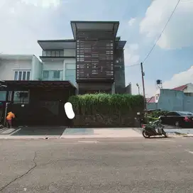 Dijual Rumah Furnish Ada Swimming Pool di Metro Permata 1 Tangerang