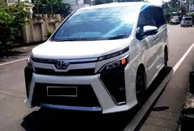 TOYOTA VOXY 2,0 MATIK 2018 TERAWAT Istimewa