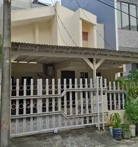 Jual Cepat, Rumah Standart 1,5Lantai Di Paradise, Nego