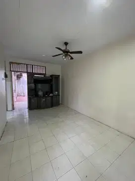 Rumah lama  dkt stasiun dan tol bintaro sekt 5 Tangsel
