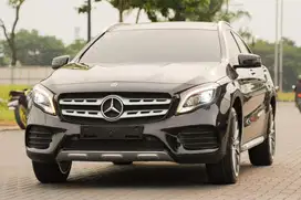 Mercedes Benz GLA200 AMG Night Black 2020 x1 320i c200 a200