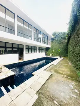 Rumah Kantor di Kawasan Elite dan Asri di Jaksel