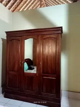 Satu buah Lemari