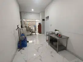 Taman Holis Indah Dijual Rumah 2 Lantai serta ada 1 gudang siap huni