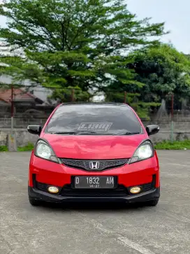 Honda Jazz GE8 E AT 2012
km 170rb
Pajak Panjang