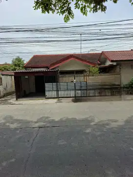 Rumah 1 Lantai Di Pinggir Jalan Besar Daerah Gaperta