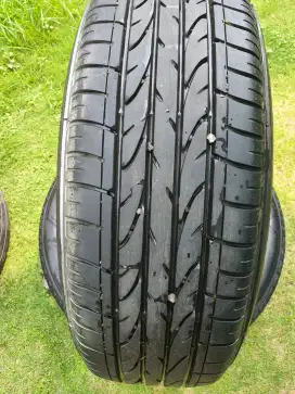 1 pasang ban bridgestone alenza 215/60/17